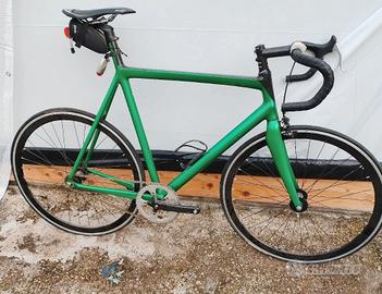 Scatto fisso carbonio