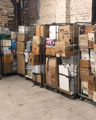 stock materiale attrezzatura per bar e alberghi