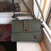 Borsa Xti Verde militare con borchie