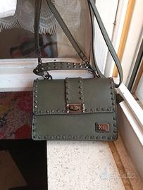 Borsa Xti Verde militare con borchie