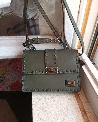 Borsa Xti Verde militare con borchie
