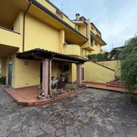 Villetta bifamiliare zona forcella con giardino