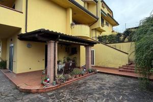 Villetta bifamiliare zona forcella con giardino