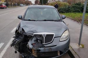 Lancia Ypsilon incidentata