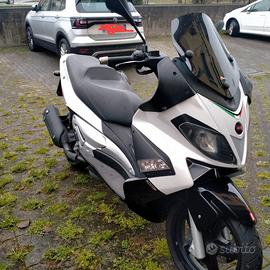 Aprilia SR Max 300 - 2013