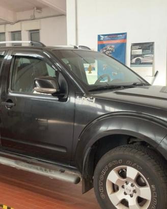 NISSAN NAVARA - PICK UP - 4X4 - GANCIO TRAINO