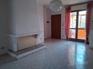 Appartamento su due livelli con terrazza, due post