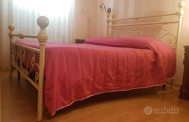 Letto matrimoniale in ferro battuto avorio