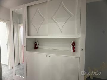 Mobile d arredo bianco  con specchio