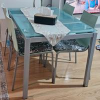 Tavolo allungabile + 4 sedie