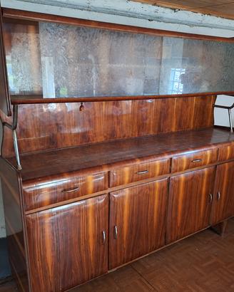 Credenza in legno con vetrina