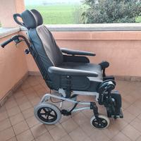 sedia a rotelle basculante
