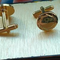 Bigiotteria: coppia di gemelli metallo color oro 