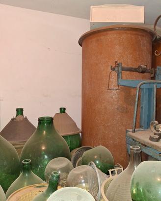 Silos in vetroresina e damigiane in vetro 