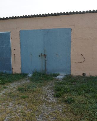 Garage/box ed anche posti scoperti