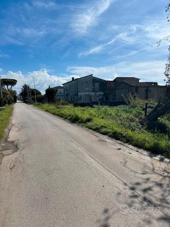 Podere con terreno a Gromola