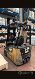 carrello elevatore frontale muletto caterpillar 