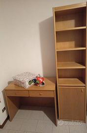 Cameretta scrivania e mobiletto libreria