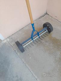 Rastrello aeratore con Ruote nuovo