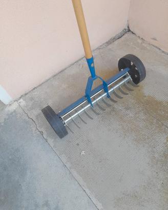 Rastrello aeratore con Ruote nuovo
