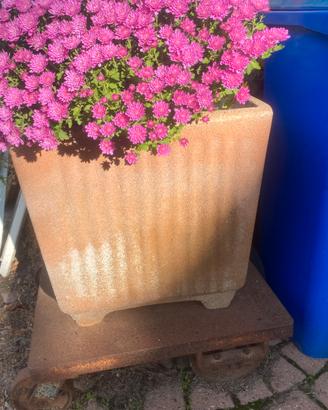 Vaso grande in cemento colorato