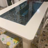 Tavolo da soggiorno bianco