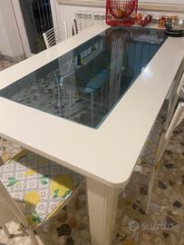 Tavolo da soggiorno bianco