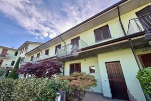VILLA A SCHIERA A PRADALUNGA