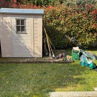 Casetta completa di attrezzi