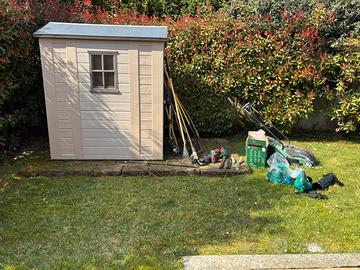 Casetta completa di attrezzi