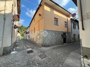 2 LOCALI A BARGE