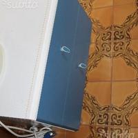 Comodino bianco celeste