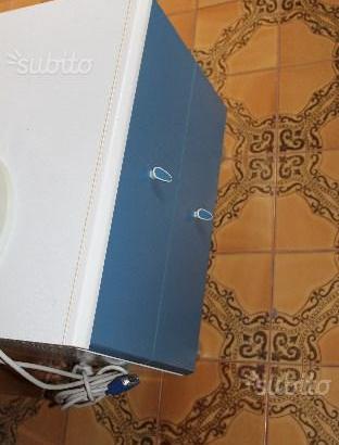 Comodino bianco celeste