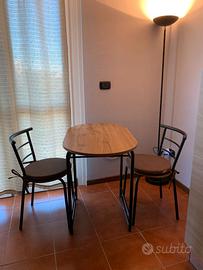 tavolo ovale  e 2 sedie