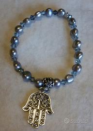 Bracciale elastico *mano di fatima*con vere perle