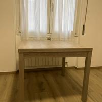 Tavolo allungabile moderno, solido elegante