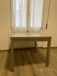 Tavolo allungabile moderno, solido elegante