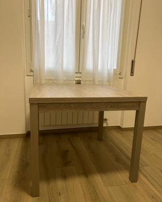 Tavolo allungabile moderno, solido elegante