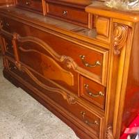 Armadio e comò con specchio per camera da letto