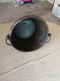 paiolo in rame molto antico e robusto