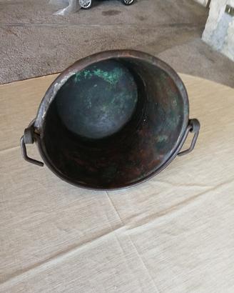 paiolo in rame molto antico e robusto