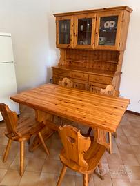 Credenza piu’tavolo e sedie in pino