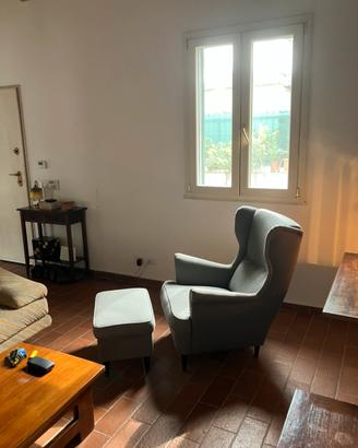 Poltrona Strandmon e poggiapiedi