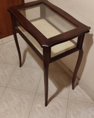 Mobiletto in legno con vetrina