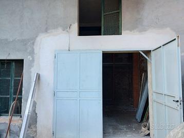 Garage con giardino