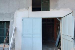 Garage con giardino