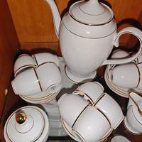 Servizio da caffè in porcellana bianca 