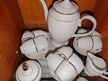 Servizio da caffè in porcellana bianca 