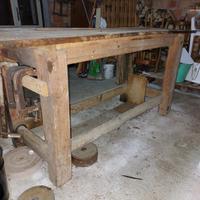 Vecchio tavolo da falegname