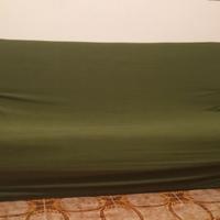 divano e parete attrezzata
